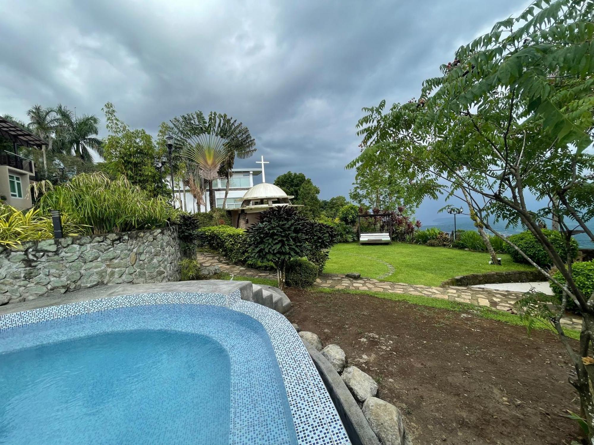 The Lakeview Suites Tagaytay City Exterior foto