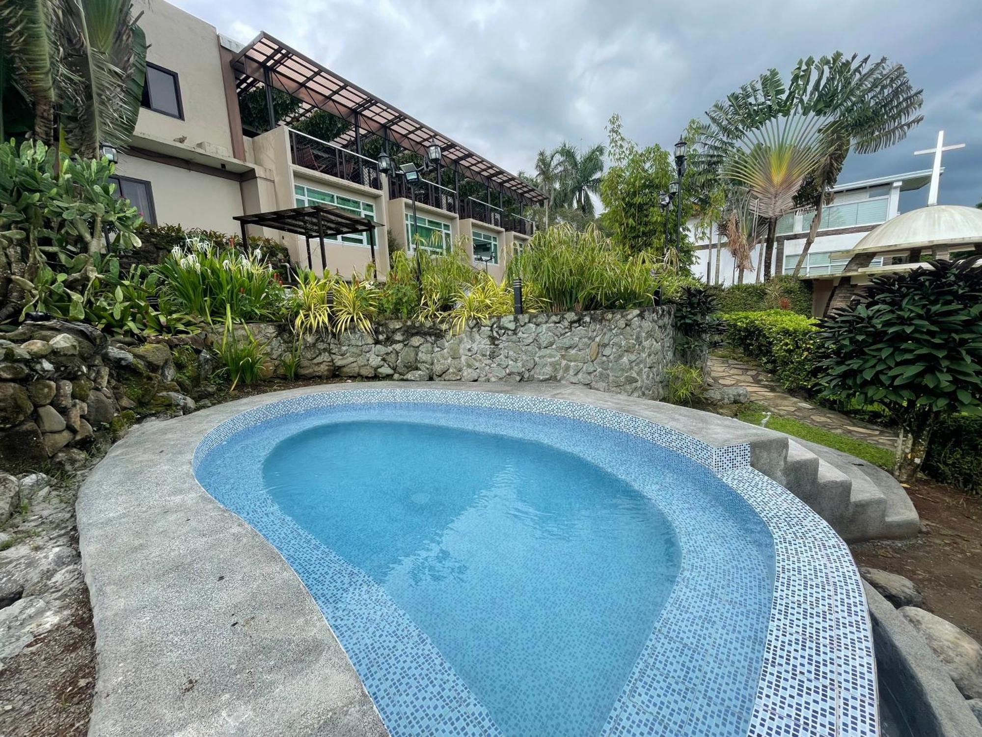 The Lakeview Suites Tagaytay City Exterior foto